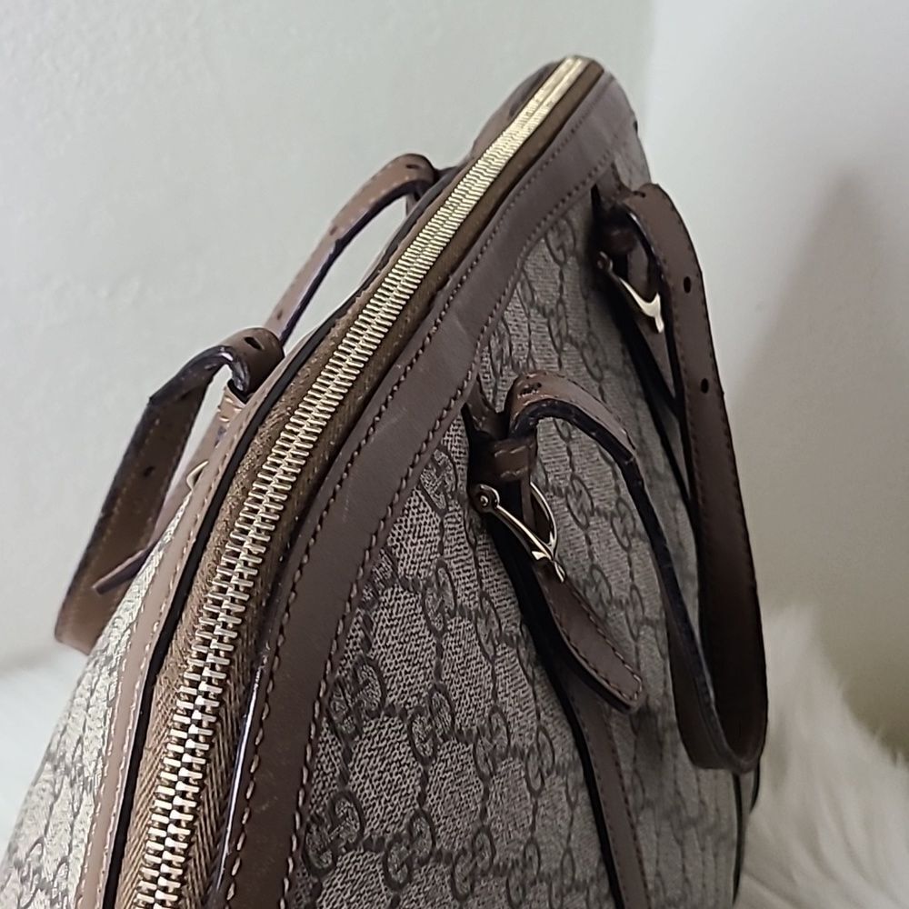 💯 Authentic Gucci Handbag 🍀 - Picture 4 of 16